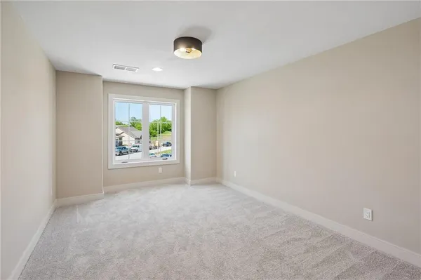 $845,000 | 2728 Northeast 91st Place, Kansas City, MO 64156