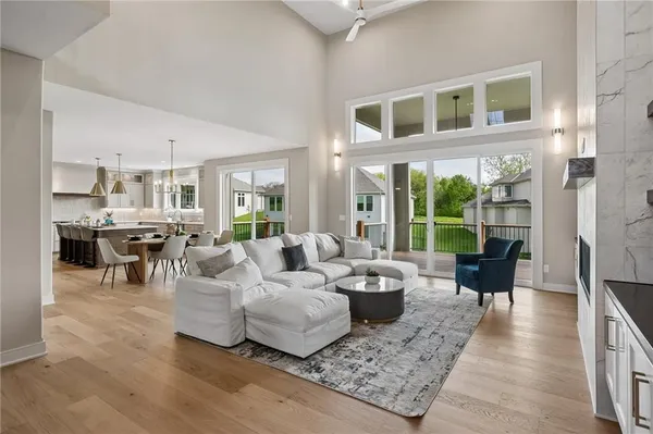 $845,000 | 2728 Northeast 91st Place, Kansas City, MO 64156