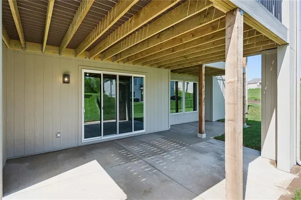 $845,000 | 2728 Northeast 91st Place, Kansas City, MO 64156