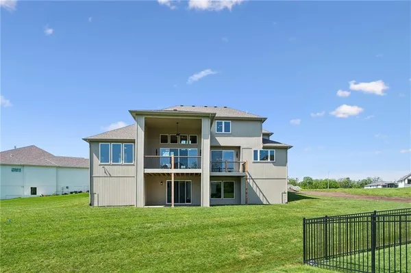 $845,000 | 2728 Northeast 91st Place, Kansas City, MO 64156