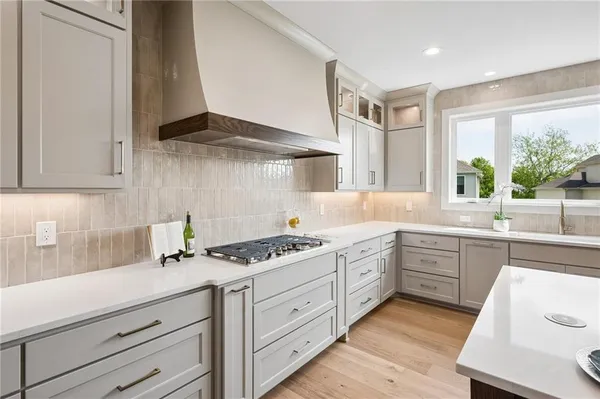 $845,000 | 2728 Northeast 91st Place, Kansas City, MO 64156