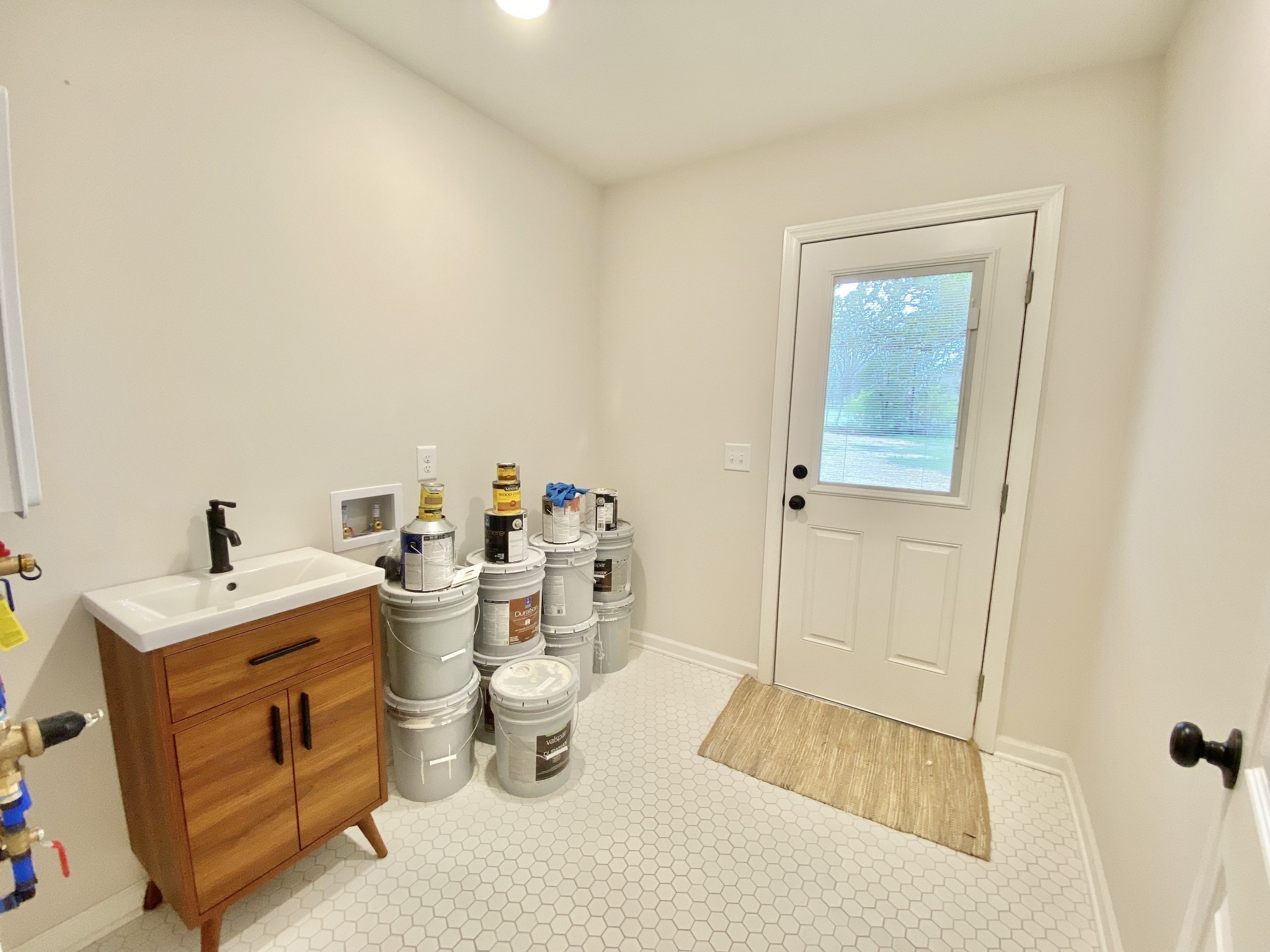 218 Windmill Drive Lebanon, TN 37087 - Photo 36 of 70 a very nice looking room with a lot of white furniture