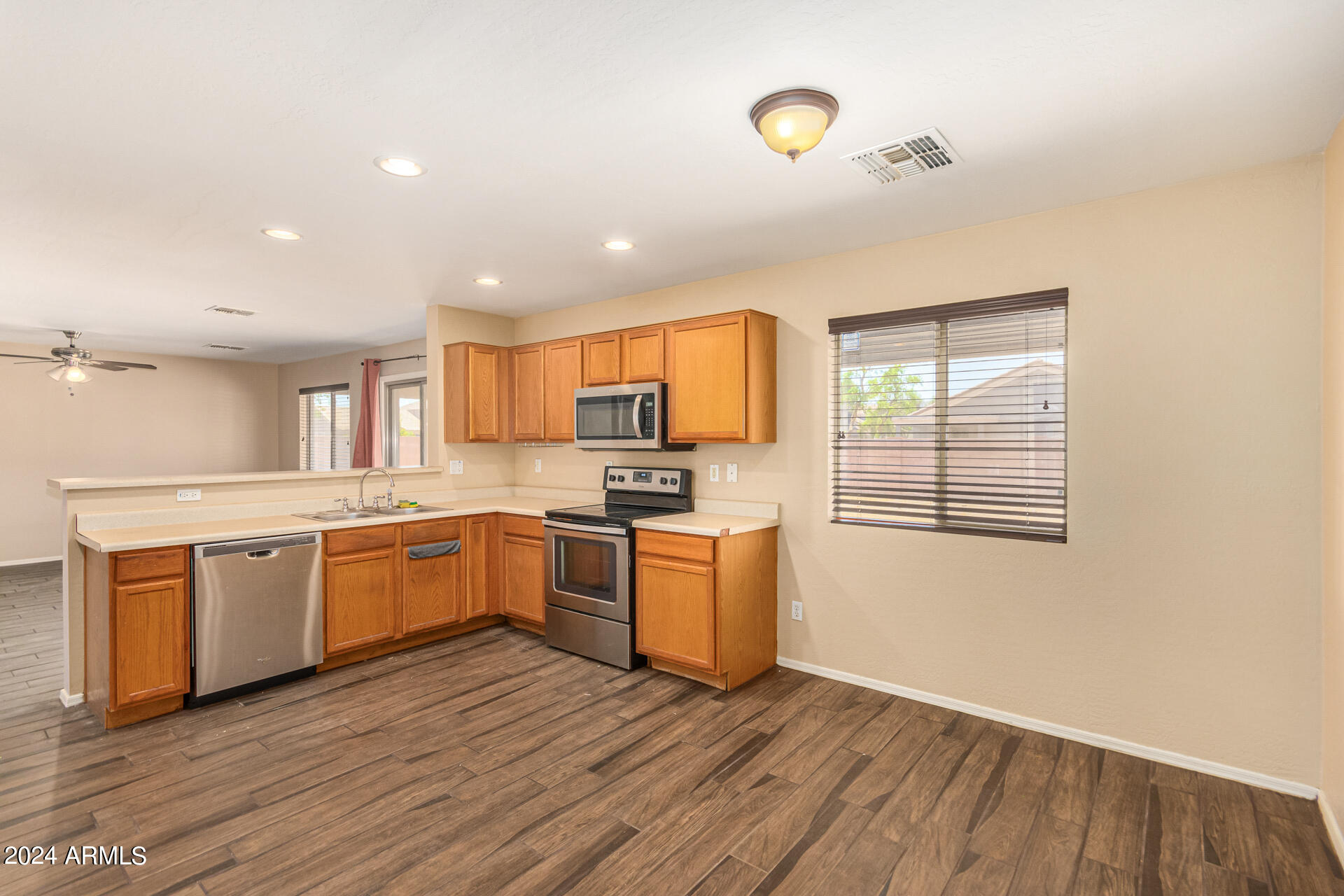 3405 West Fraktur Road Phoenix, AZ 85041 - Photo 8 of 26 14 - Fraktur