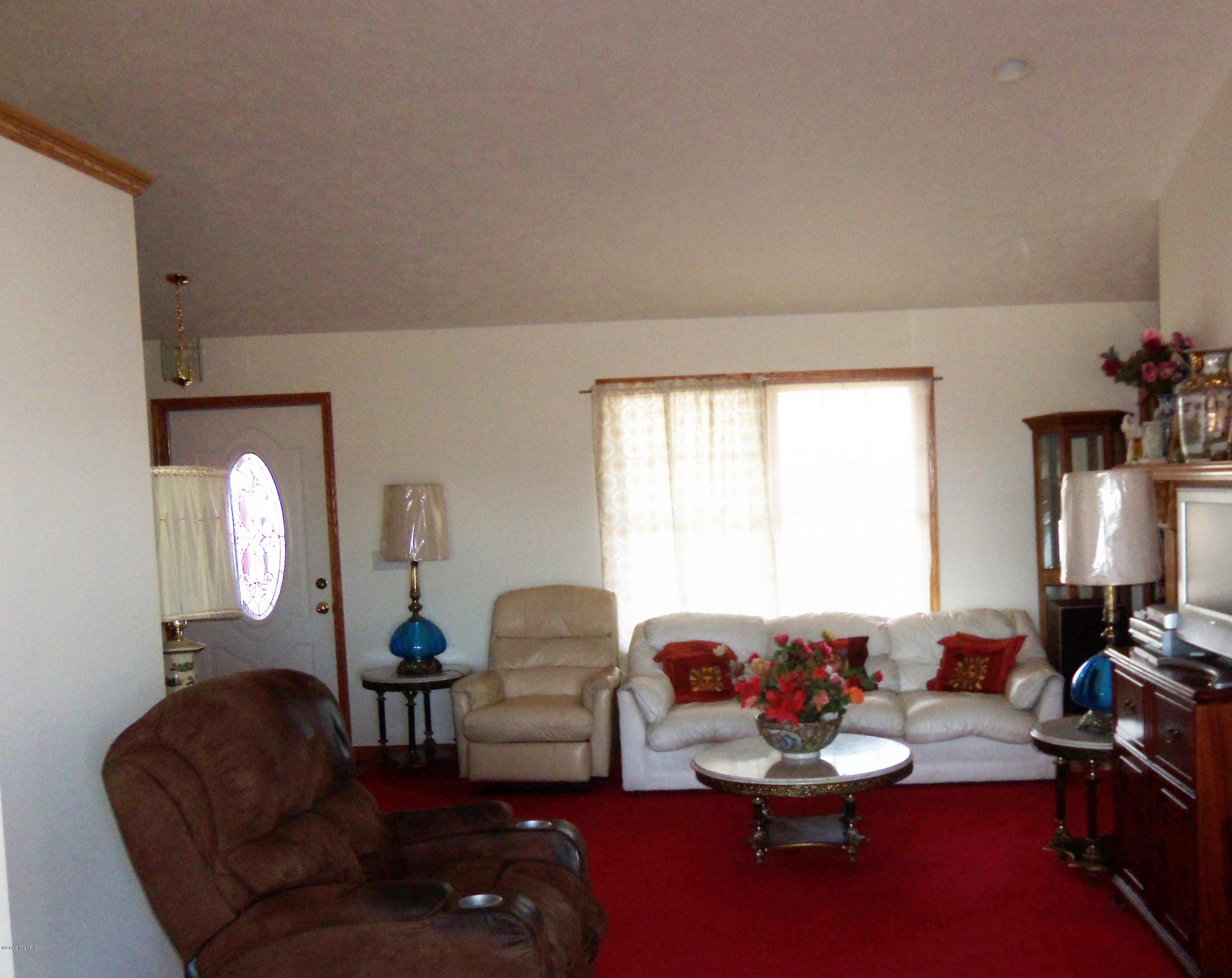135 South Stine Road Charlotte, MI 48813 - Photo 5 of 7 Living Room