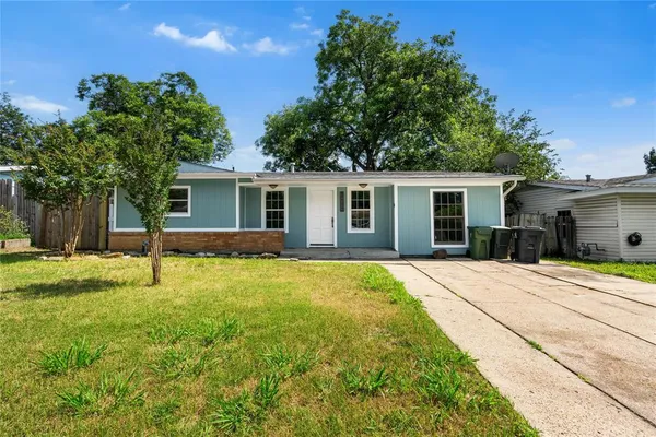 $245,000 | 1010 East Lovers Lane, Arlington, TX 76010