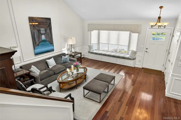 $1,975,000 | 9 St Lawrence Place, Jericho, NY 11753