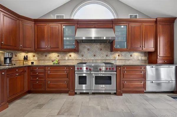 $1,975,000 | 9 St Lawrence Place, Jericho, NY 11753