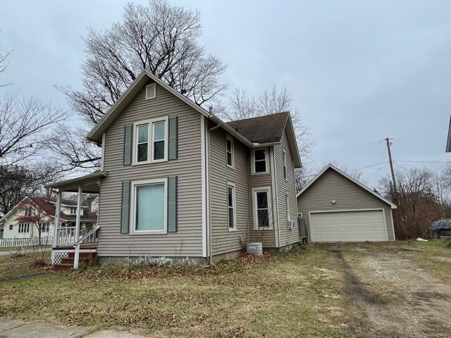 917 8th Street Three Rivers, MI 49093 - Photo 3 of 20 IMG_8323 (1)