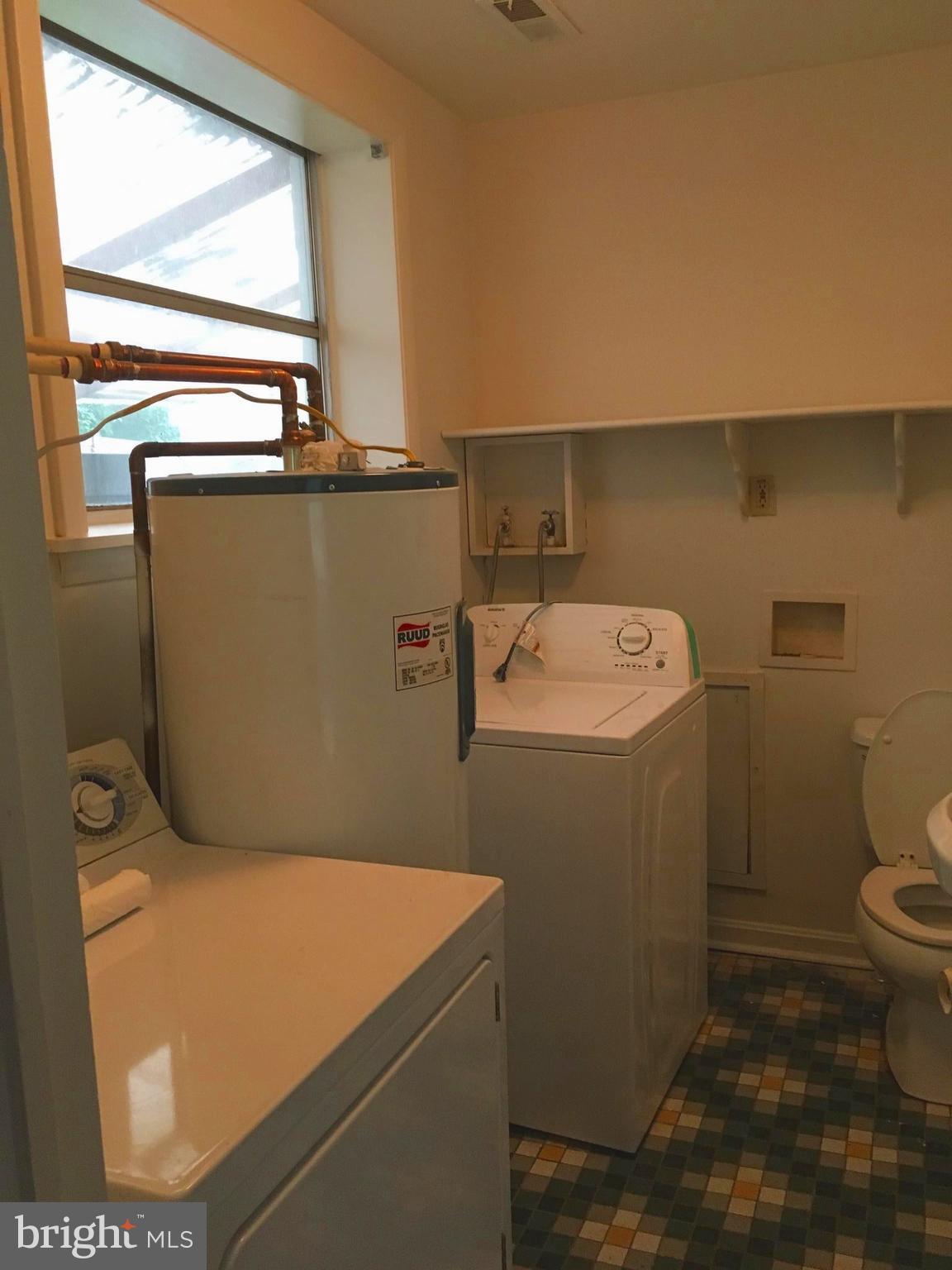 23601 Peach Tree Road Clarksburg, MD 20871 - Photo 11 of 24 Utility room/Half bath