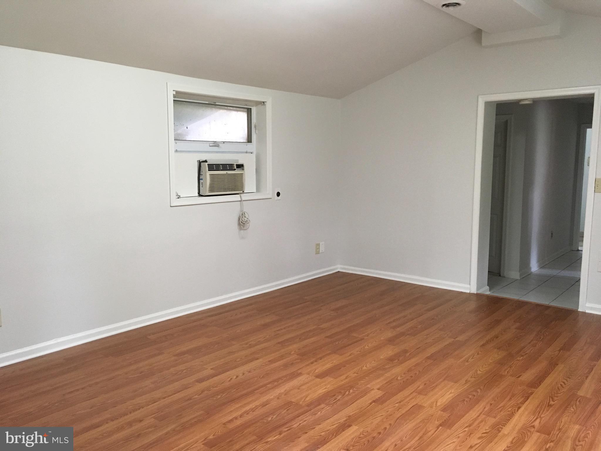 23601 Peach Tree Road Clarksburg, MD 20871 - Photo 5 of 24 Living Room