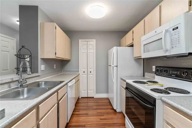 $1,950 | 7428 Vista Way, Unit 105, Bradenton, FL 34202