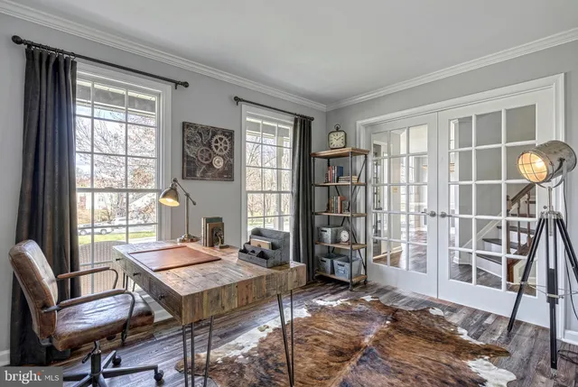 a view of empty room with wooden floor and windows