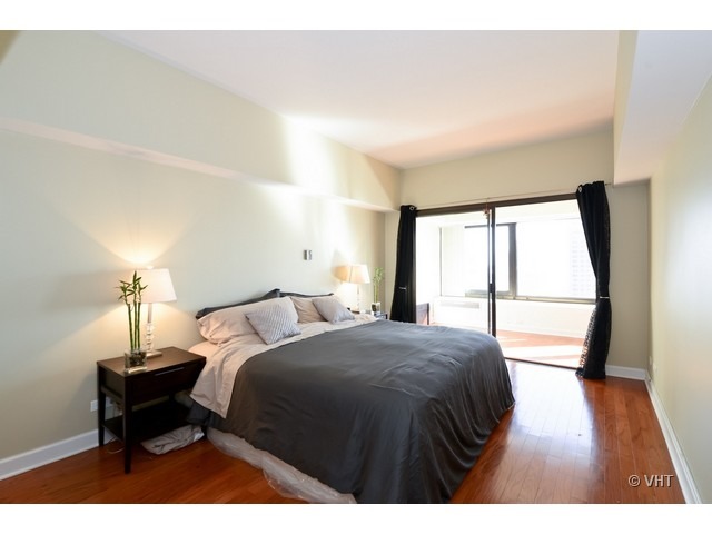 175 East Delaware Place, Unit 4522 Chicago, IL 60611 - Photo 8 of 15 a bedroom with a bed and a large window