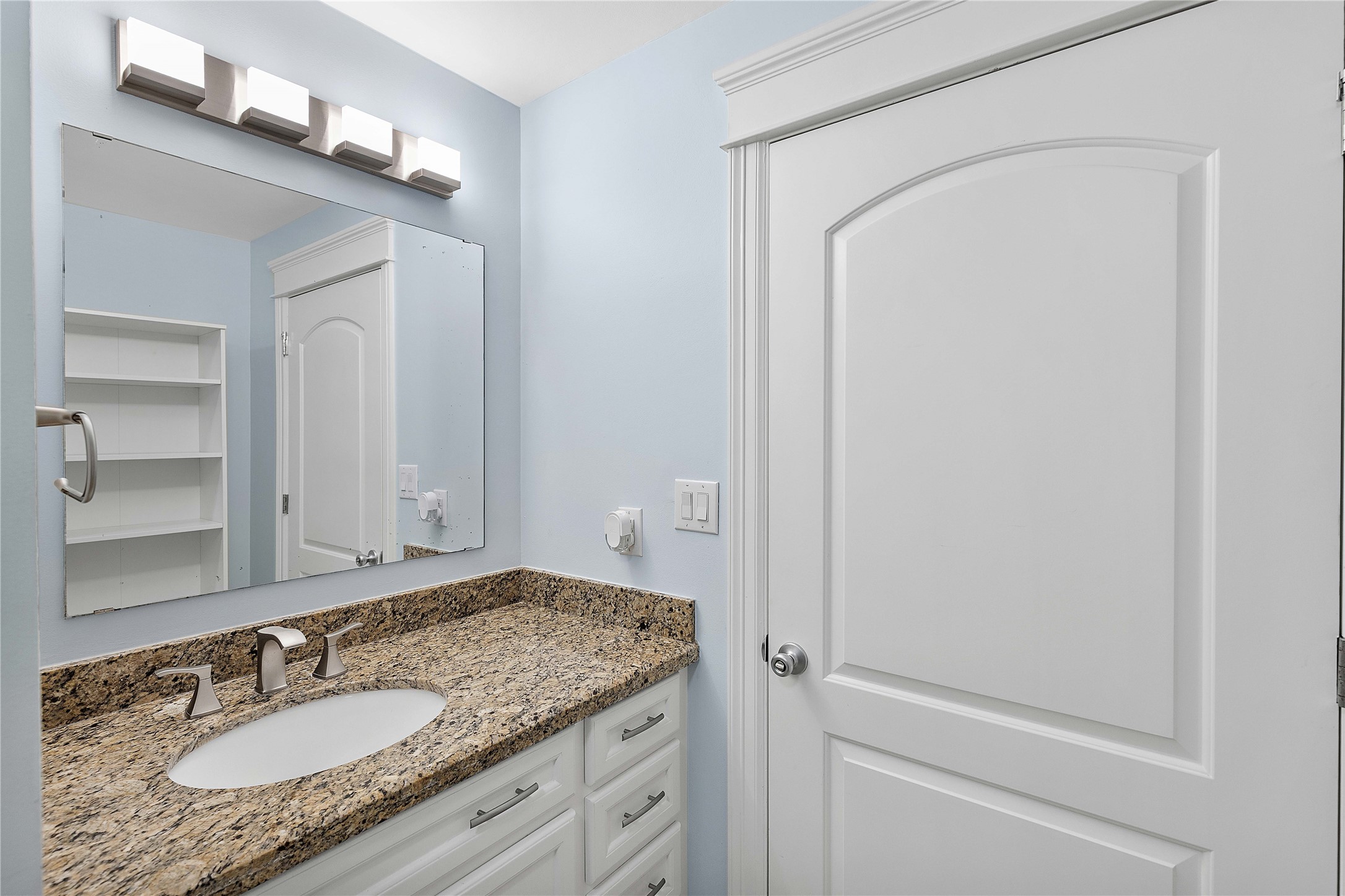 2802 Morrison Street, Unit 106 Houston, TX 77009 - Photo 17 of 35 Bathroom.