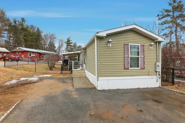 a view of a house with garage and trees