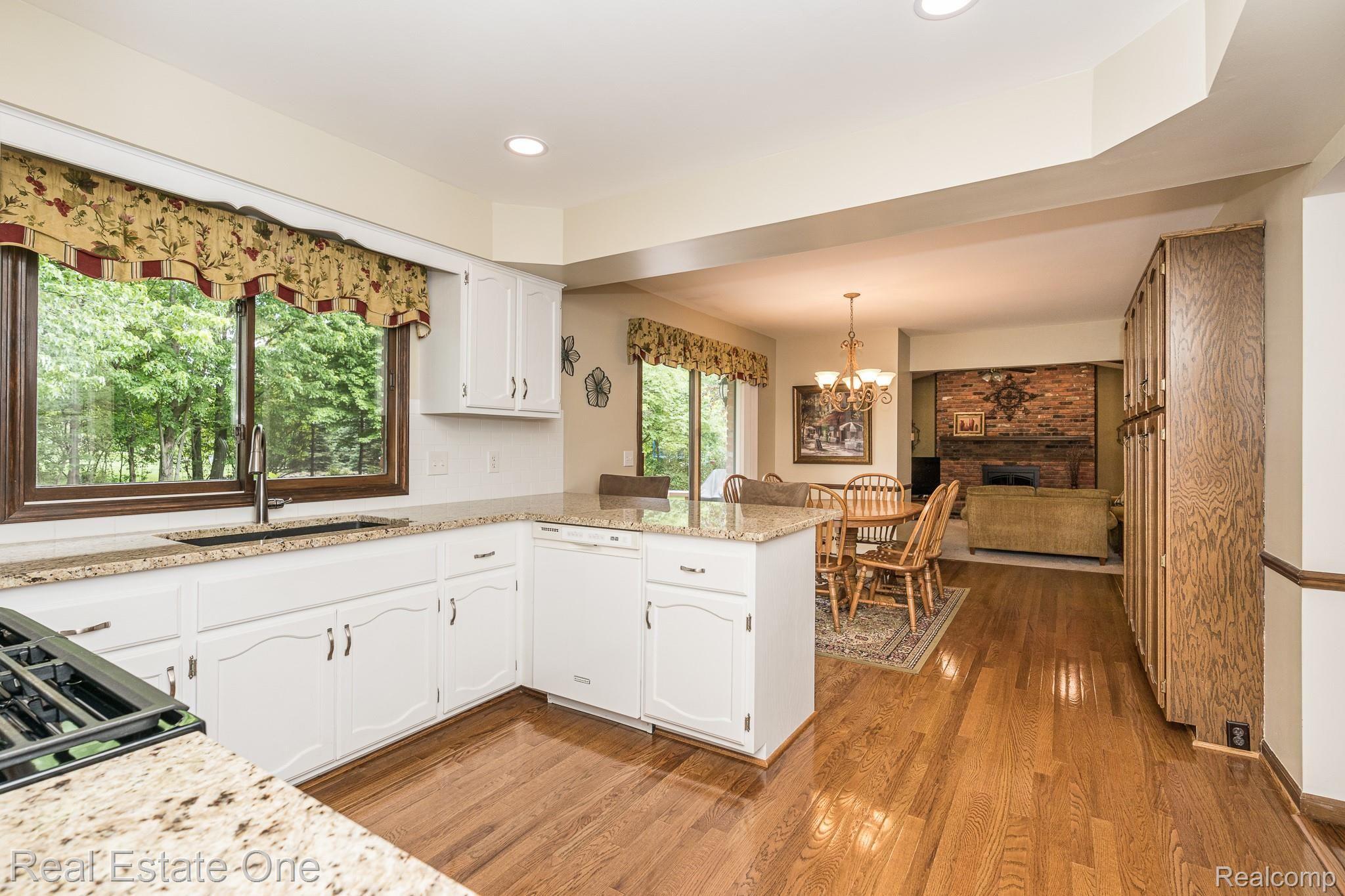 1900 McCormick Drive Rochester, MI 48306 - Photo 16 of 56 1900 McCormick MLS-W016.jpg