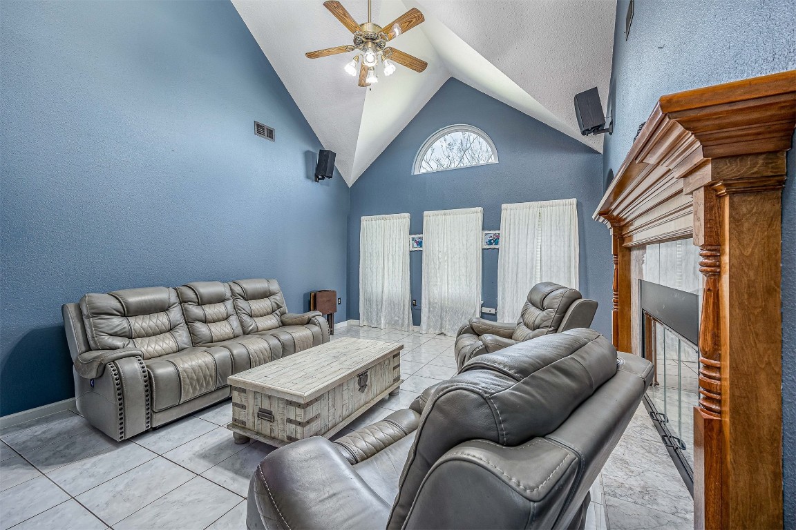 6534 FM 3180 Road Baytown, TX 77523 - Photo 21 of 34 living room