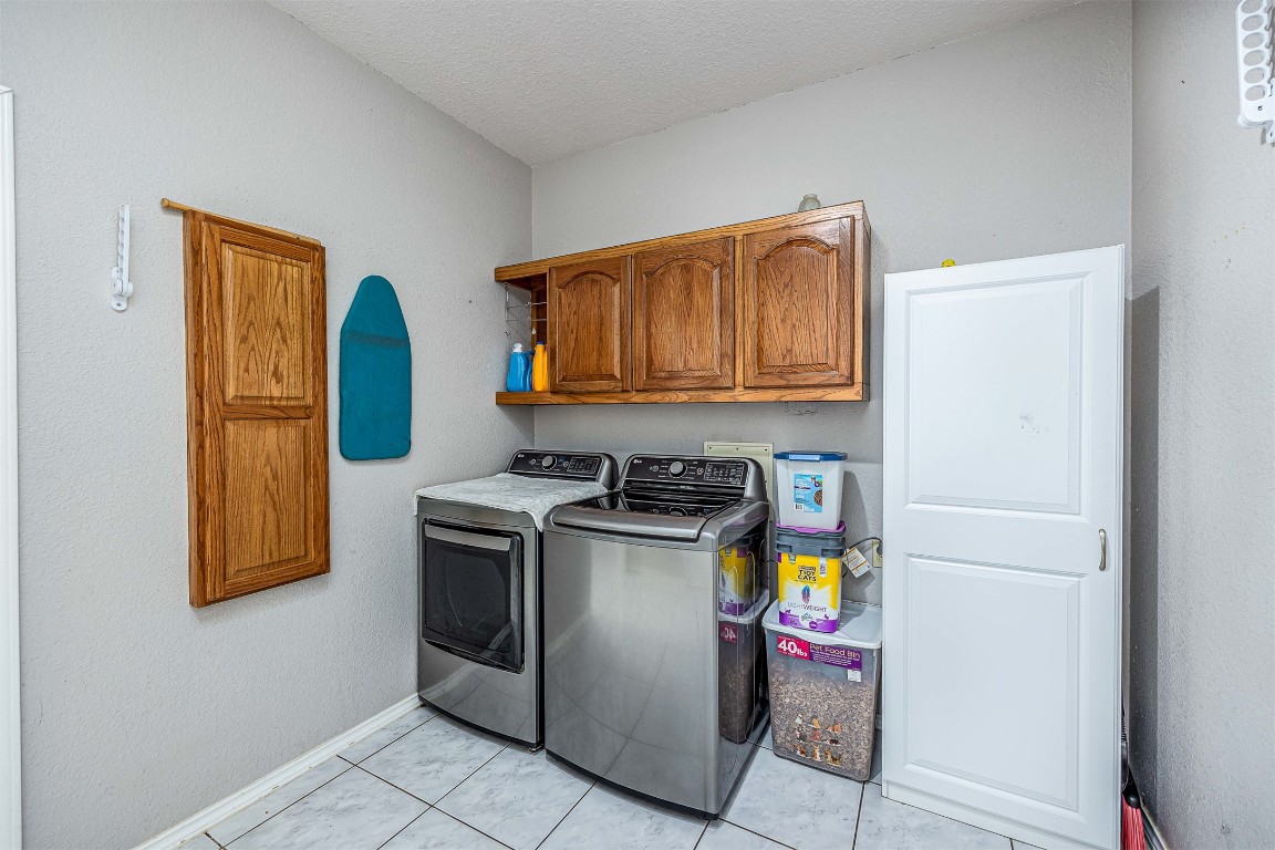6534 FM 3180 Road Baytown, TX 77523 - Photo 28 of 34 laundry inside the home