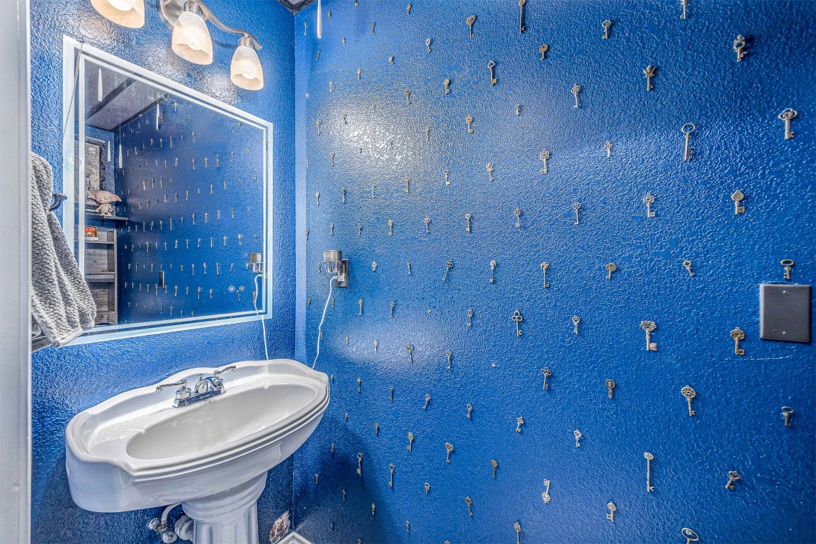 6534 FM 3180 Road Baytown, TX 77523 - Photo 29 of 34 half bath (its harry potter themed, decor does not stay)