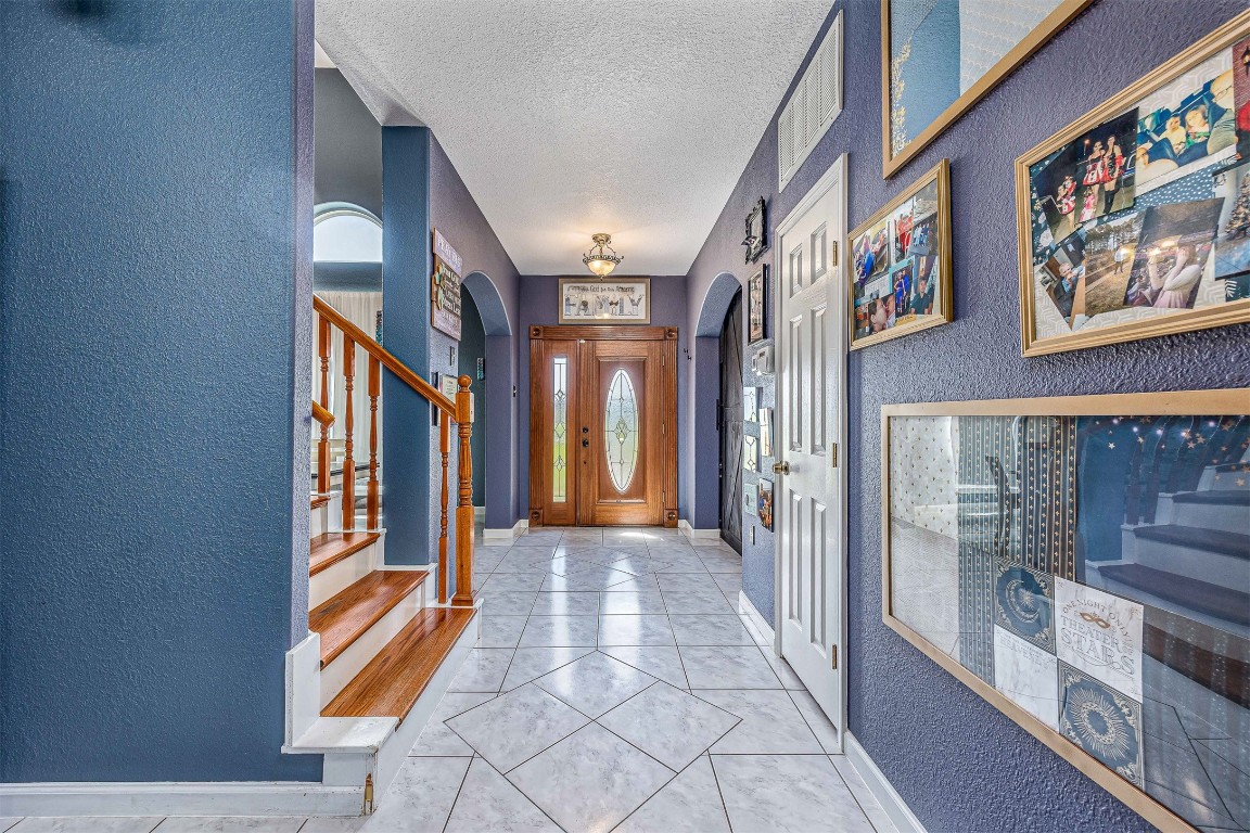 6534 FM 3180 Road Baytown, TX 77523 - Photo 8 of 34 entryway facing front door