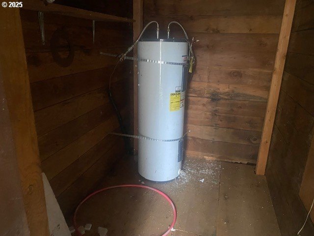7858 Nonpareil Road Sutherlin, OR 97479 - Photo 8 of 14 a bathroom with a sink