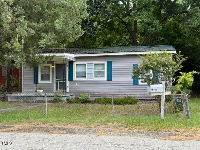 a view of a house with a backyard