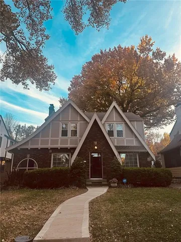 $425,000 | 615 East 73rd Terrace, Kansas City, MO 64131