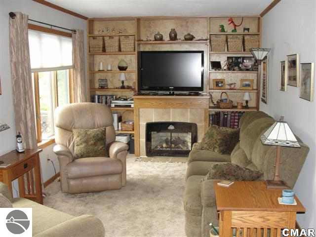 1058 West Deerfield Road Mount Pleasant, MI 48858 - Photo 4 of 15 1774080-3.JPG
