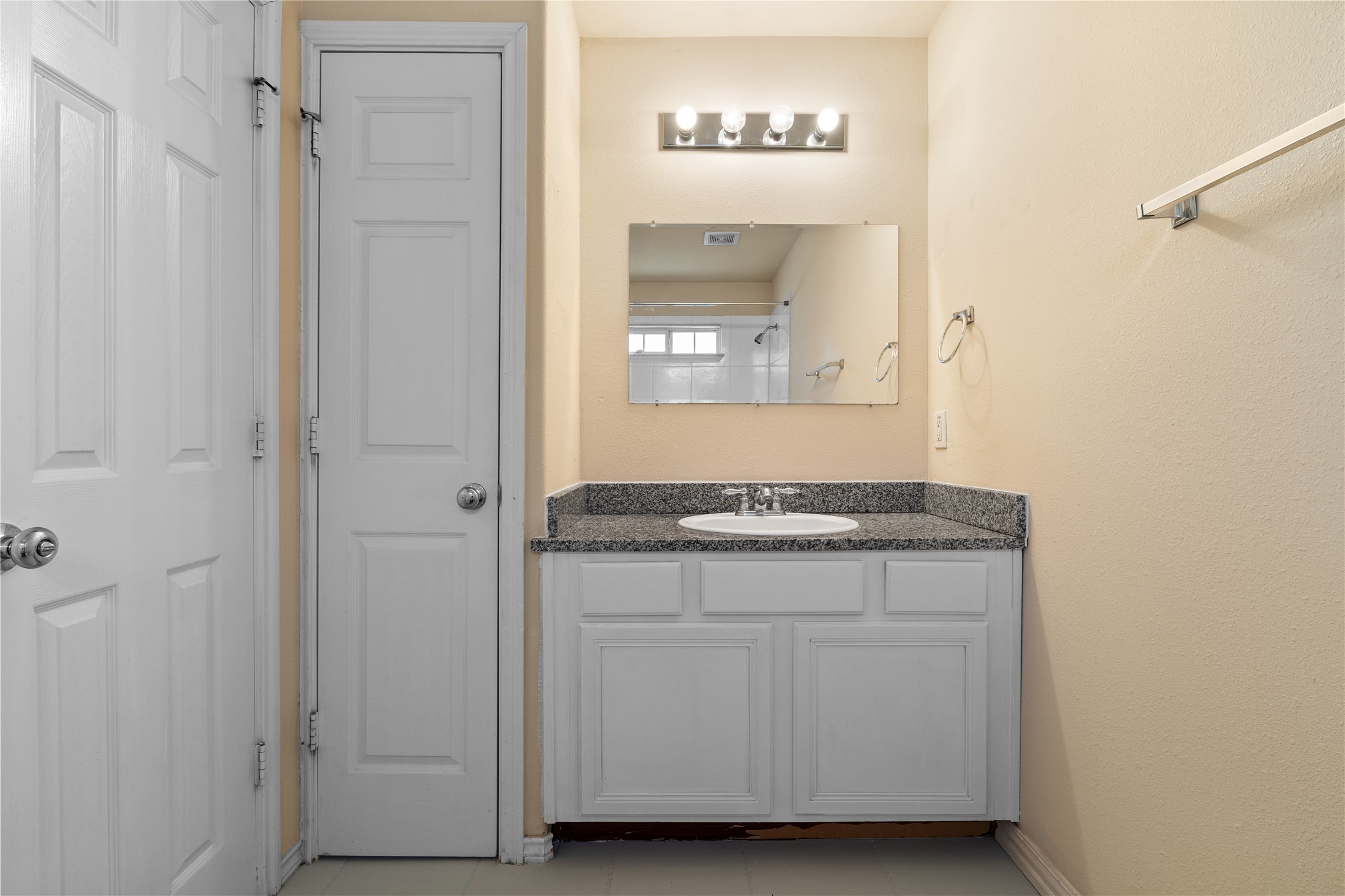 9611 Elmview Place Houston, TX 77080 - Photo 12 of 19