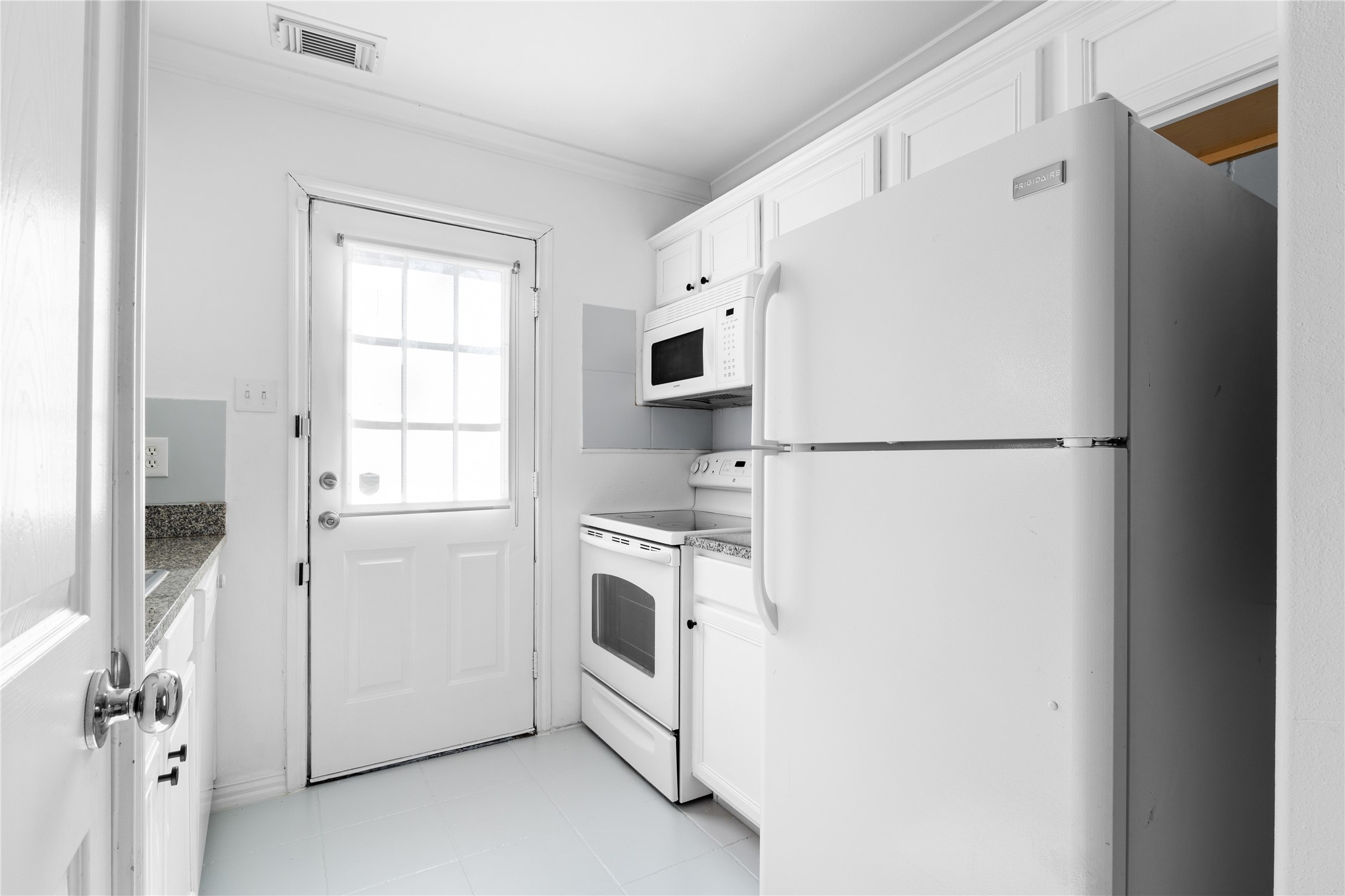 9611 Elmview Place Houston, TX 77080 - Photo 4 of 19