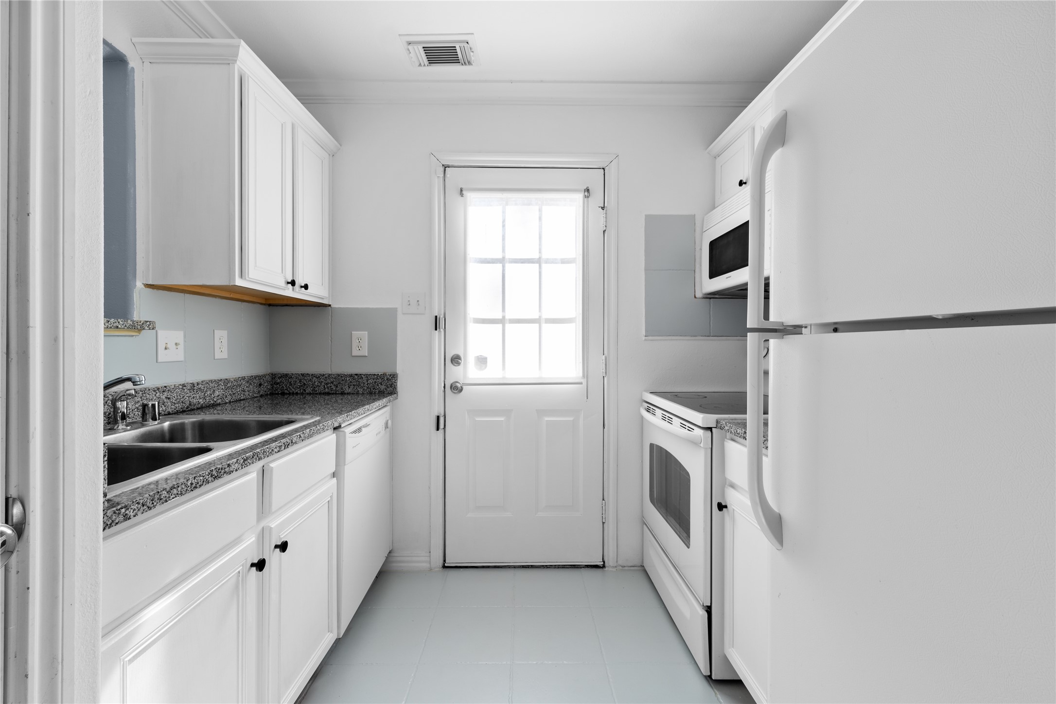 9611 Elmview Place Houston, TX 77080 - Photo 5 of 19