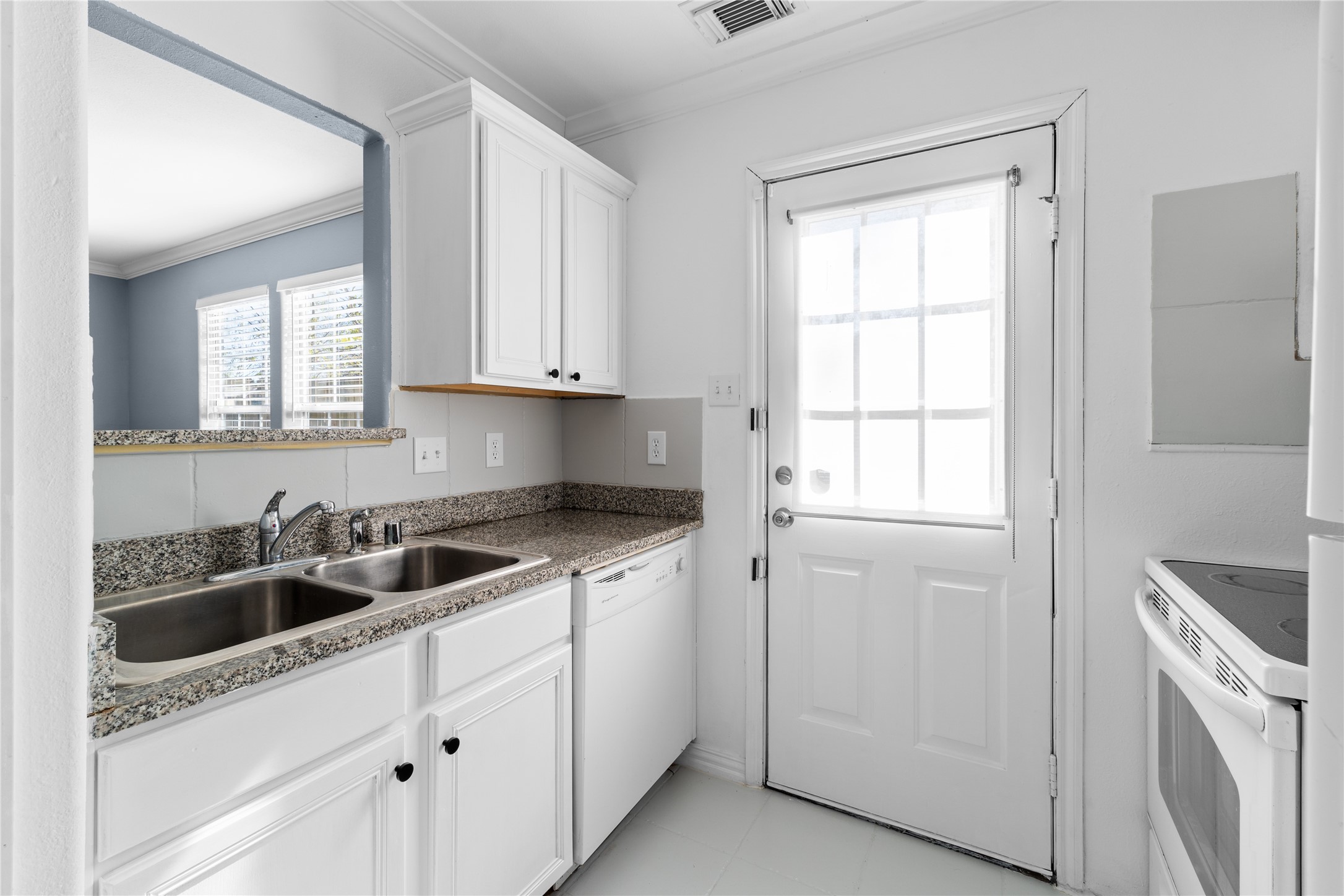 9611 Elmview Place Houston, TX 77080 - Photo 6 of 19