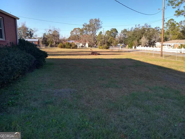 a view of a bench in front of a yard
