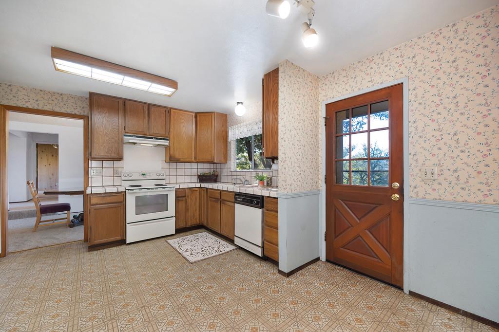 4656 Cosumnes View Trail Placerville, CA 95667 - Photo 21 of 58 a kitchen with stainless steel appliances granite countertop a stove and cabinets