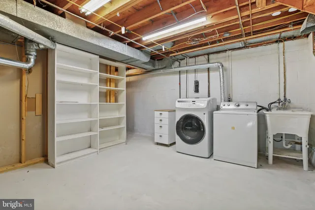 $995,000 | 8802 Stonehaven Court, Rockville, MD 20854