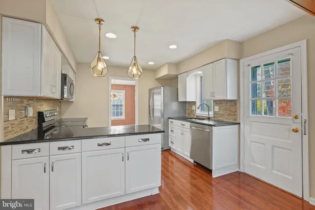 $995,000 | 8802 Stonehaven Court, Rockville, MD 20854