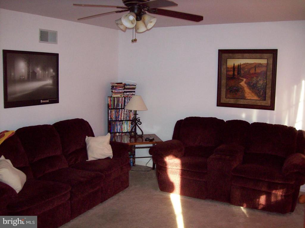 265 Conway Drive Lititz, PA 17543 - Photo 2 of 19 Gallery Image 2