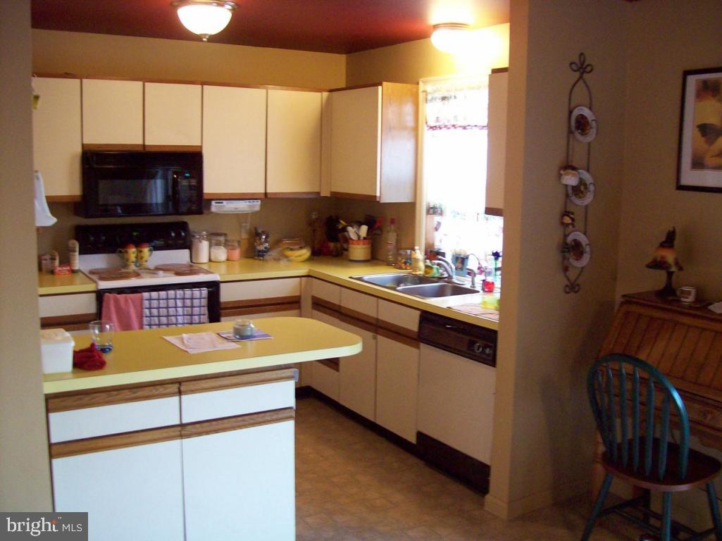 265 Conway Drive Lititz, PA 17543 - Photo 6 of 19 Gallery Image 6