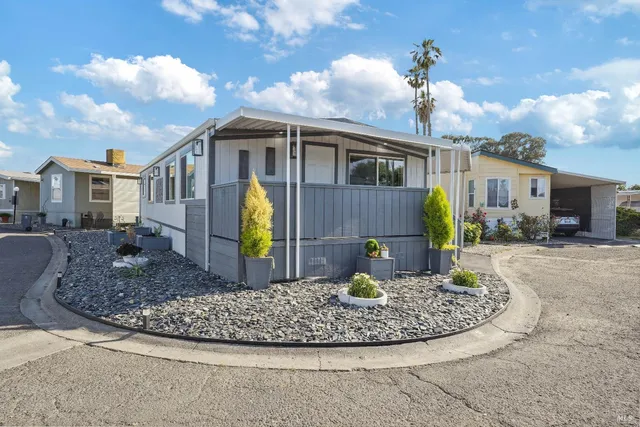 a view of a house with entertaining space