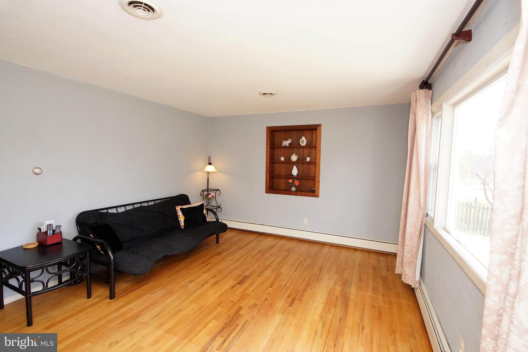 36 Running Brook Road Ewing, NJ 08638 - Photo 6 of 34 Living room