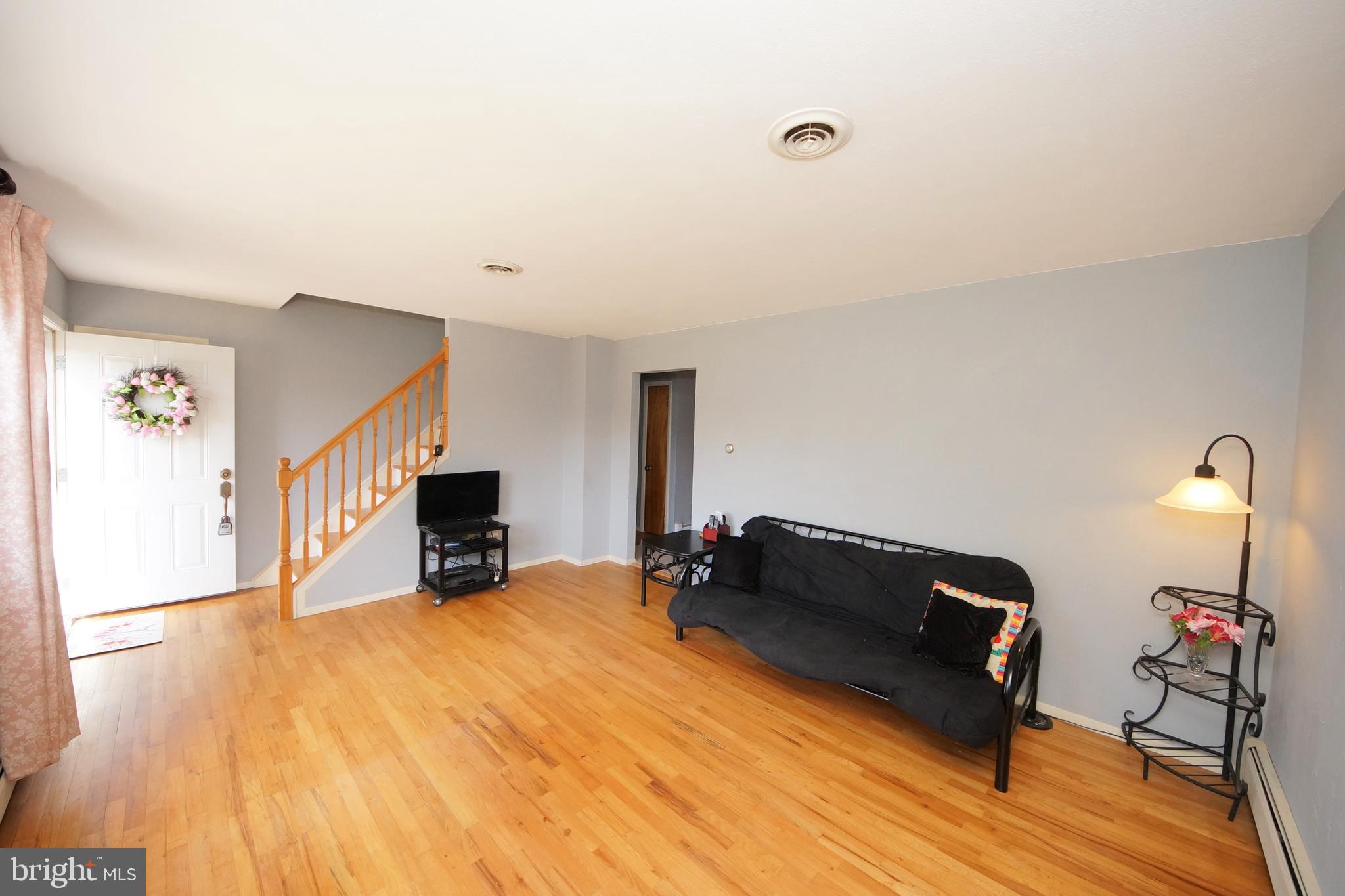 36 Running Brook Road Ewing, NJ 08638 - Photo 9 of 34 Living room