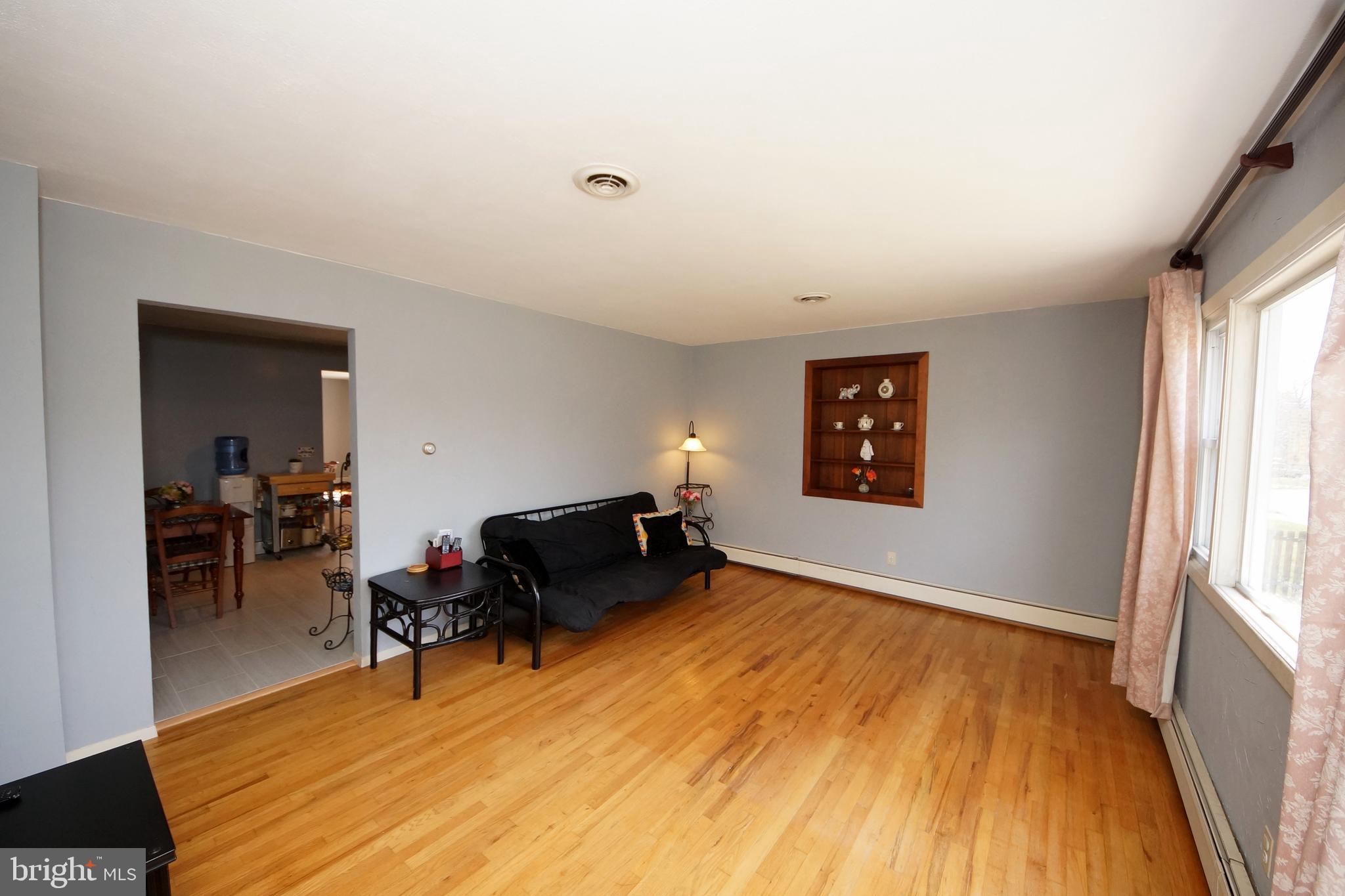 36 Running Brook Road Ewing, NJ 08638 - Photo 10 of 34 Living room