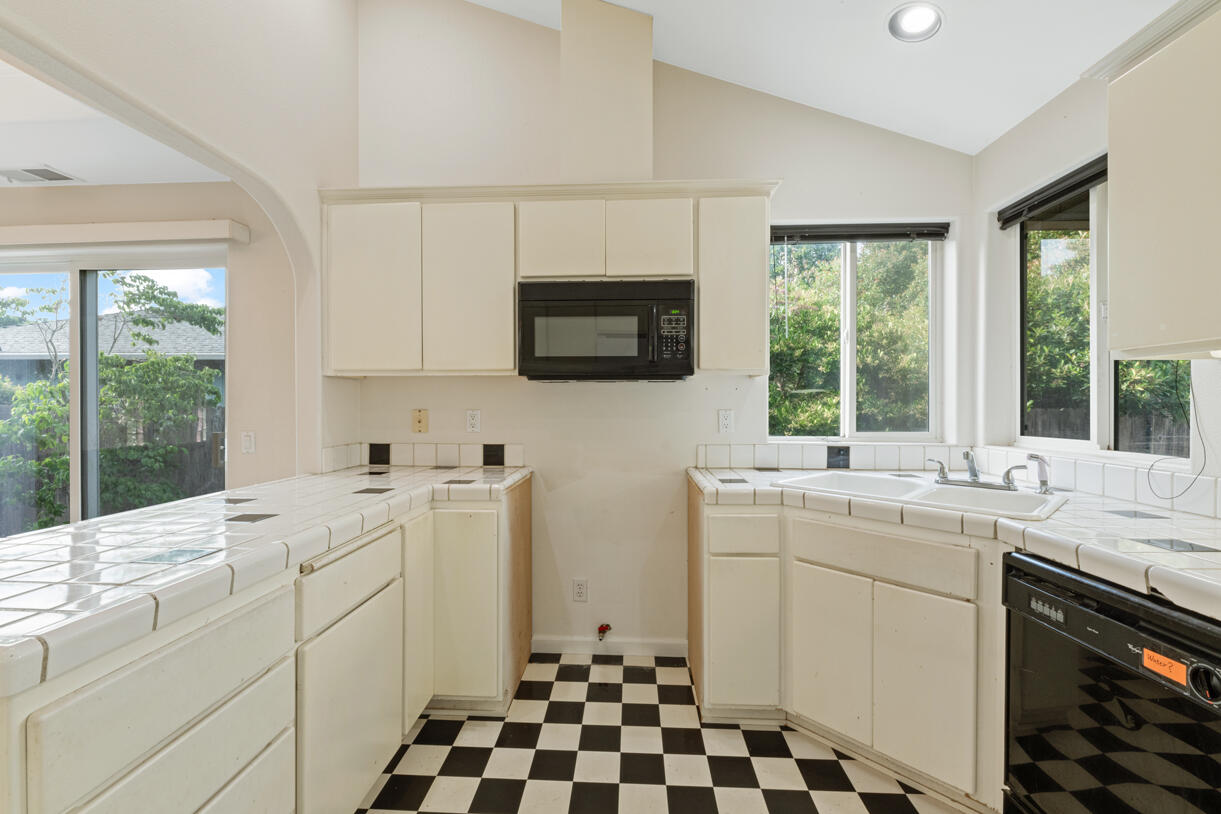 637 Benjamin Way Phoenix, OR 97535 - Photo 14 of 31 DSC_4600