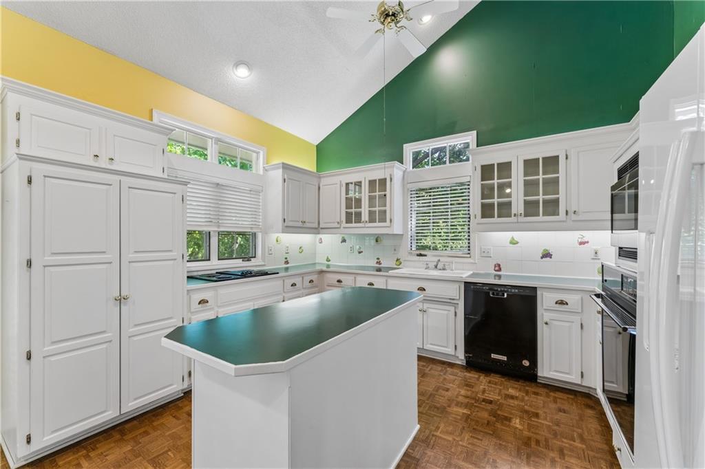 14936 Rhodes Circle Lenexa, KS 66215 - Photo 15 of 87