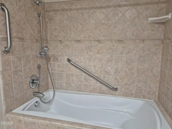 $900,000 | 42036 Village 42, Camarillo, CA 93012