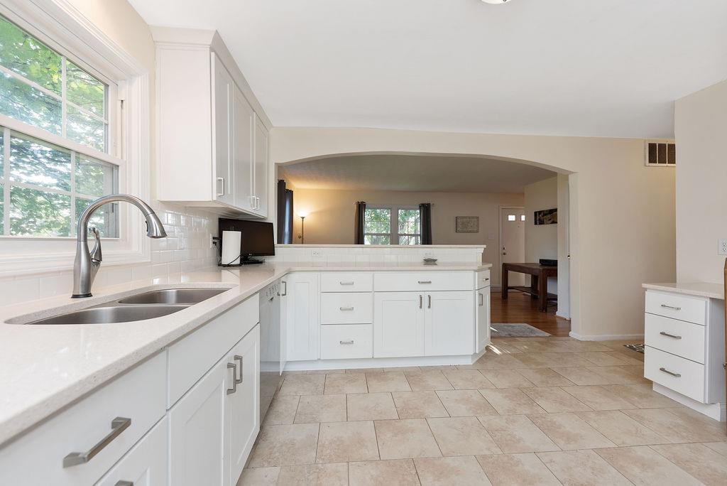 10929 Chester Road Glendale, OH 45246 - Photo 14 of 34