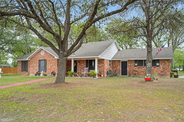 $315,000 | 417 South Faires Street, Flatonia, TX 78941