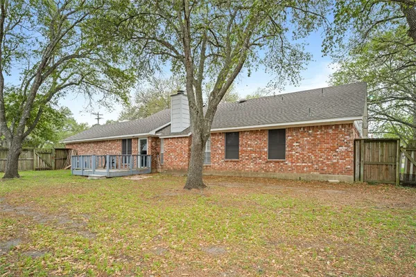 $315,000 | 417 South Faires Street, Flatonia, TX 78941