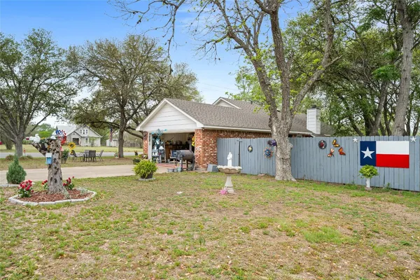$315,000 | 417 South Faires Street, Flatonia, TX 78941