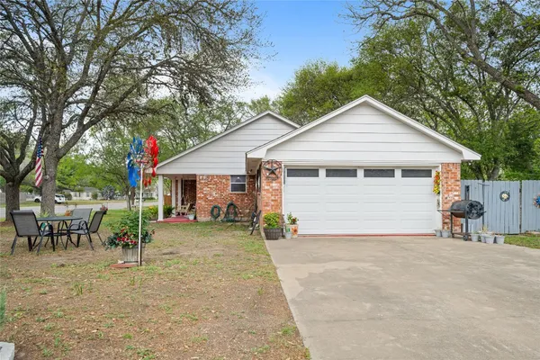 $315,000 | 417 South Faires Street, Flatonia, TX 78941